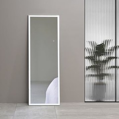 LED ģērbšanās spogulis